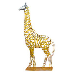 metal giraffe sculpture
